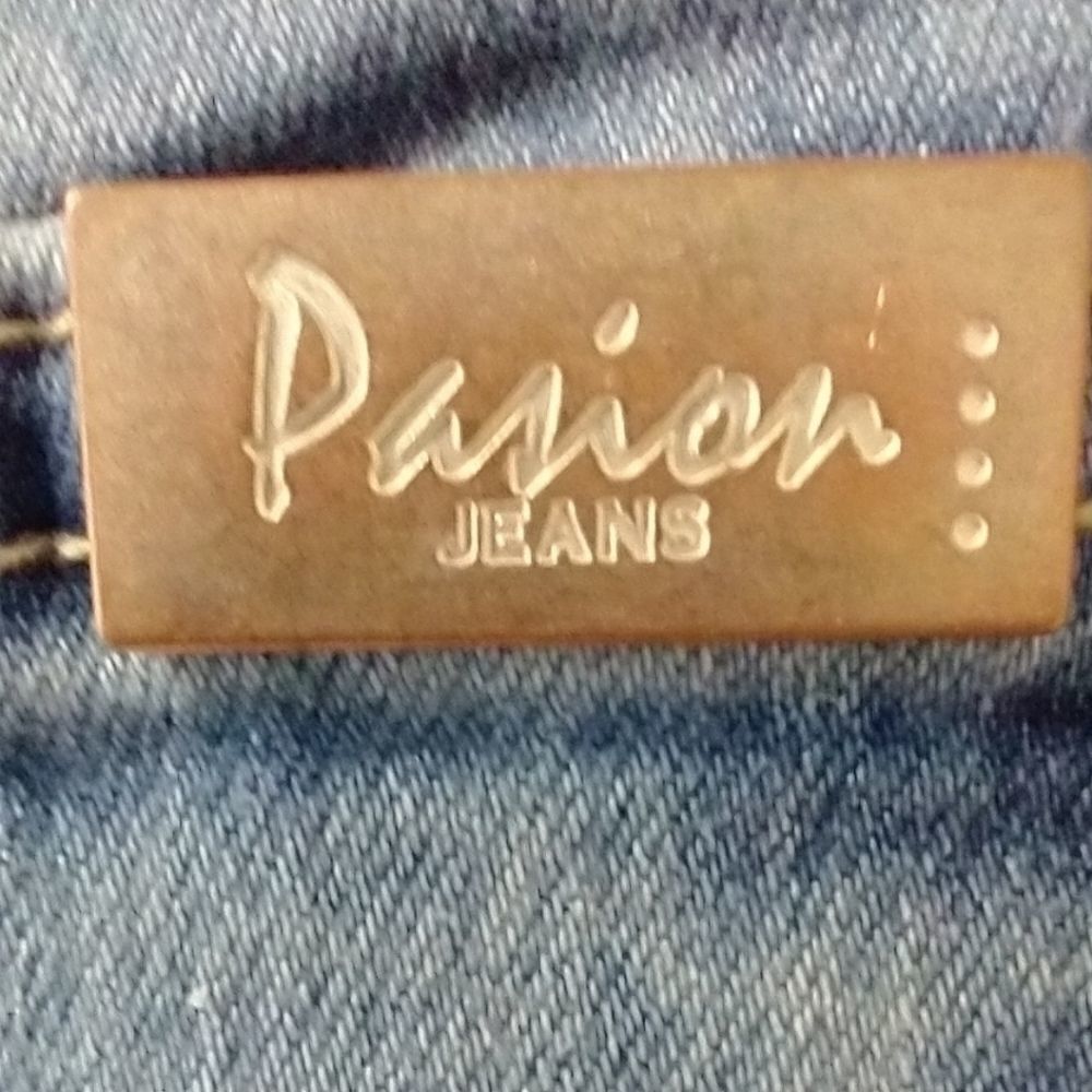 Pasion Plus Size Distressed Stretchy Denim Shorts. - Picture 6 of 14
